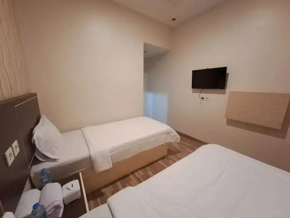 OYO 92944 Luna Guest House