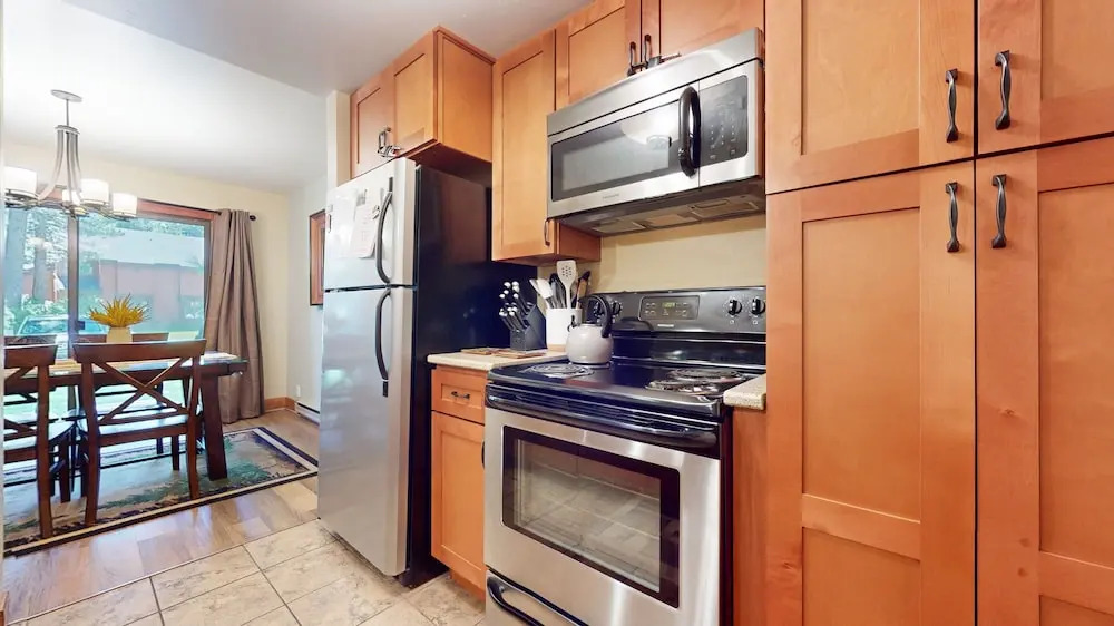 Snowcreek I 13 Mountain Views, Washer Dryer, Beautiful Quiet Community by RedAwning