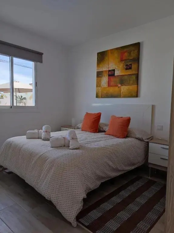 CASA PIRÁMIDE 3. Terraza WiFi y Parking Privado