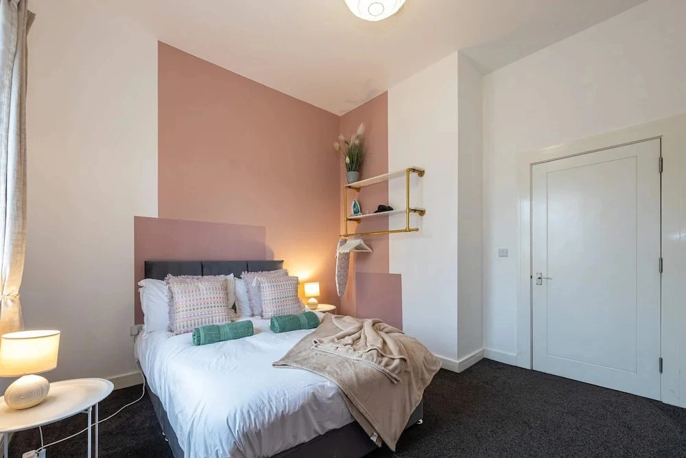 Spacious 2 bed apt Near Media City and Old Trafford
