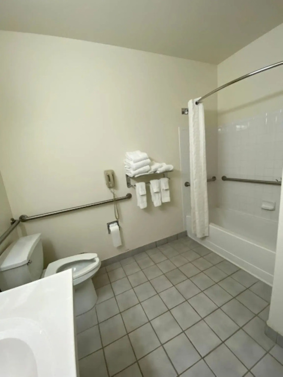 Econo Lodge Inn & Suites New Castle