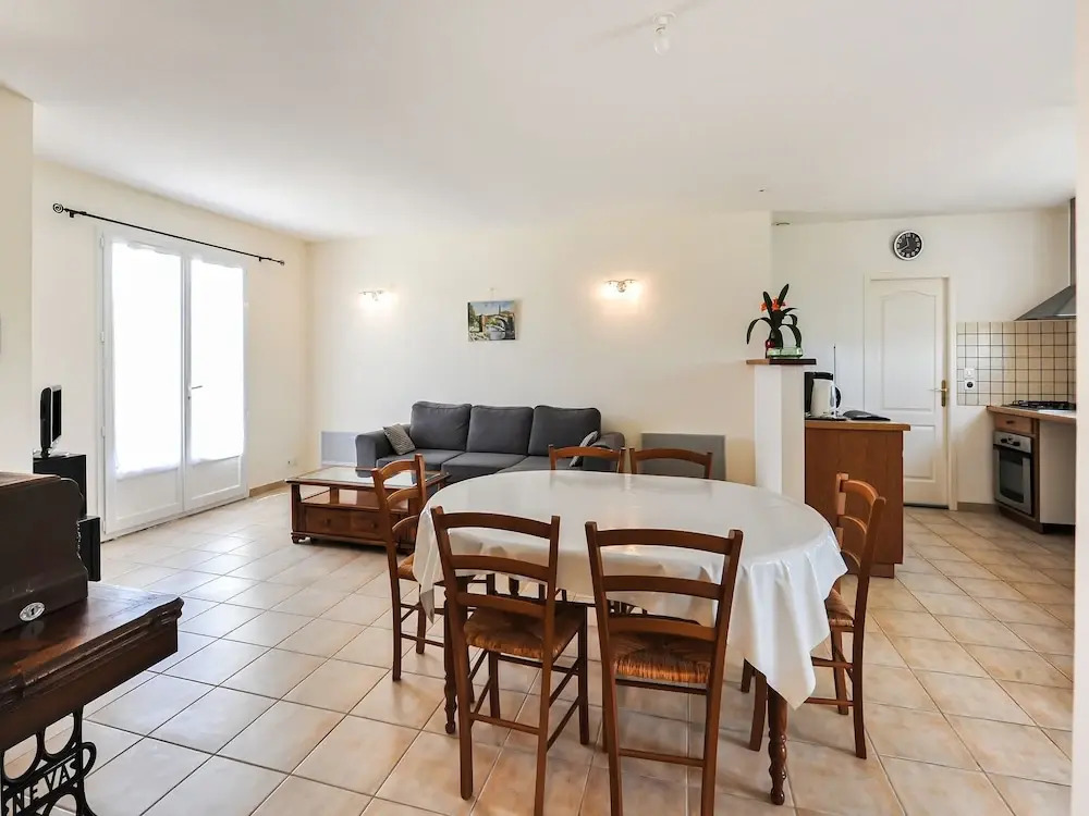 Spacious Holiday Home in Aigues Vives