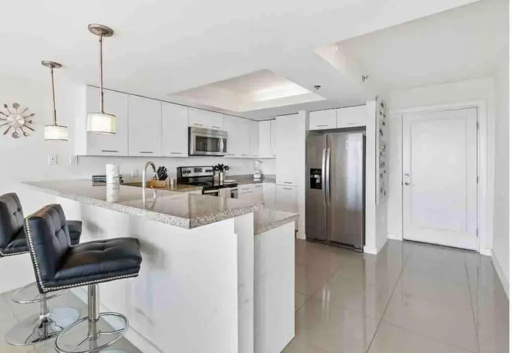 Bahia Mar Solare Tower 6th floor Bayview Condo 2bd 2ba with Pools and Hot tubs