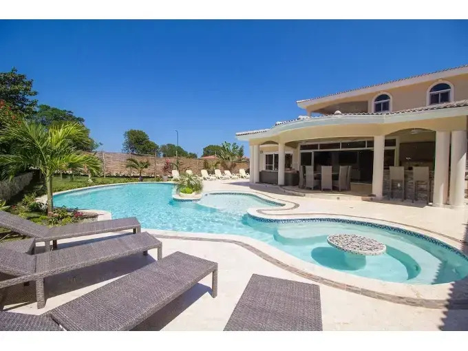 One of a Kind 6 Bedroom Luxury Villa