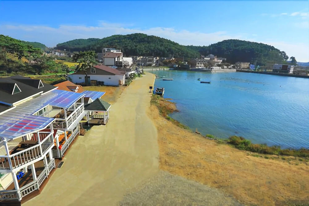 Anmyeondo Beach White House Pension
