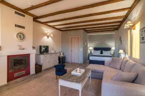 AlmondHouse Suites with Fireplace