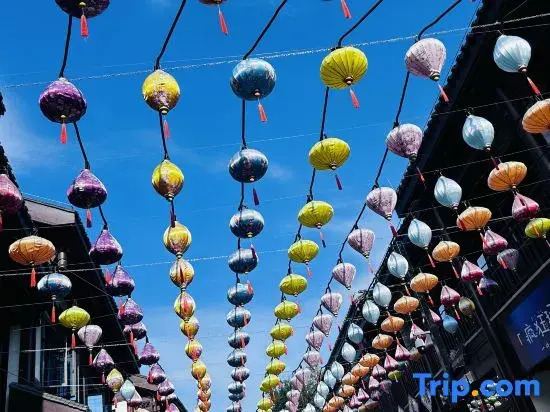 Yunyang Blue Sky Baiyun Business Hotel