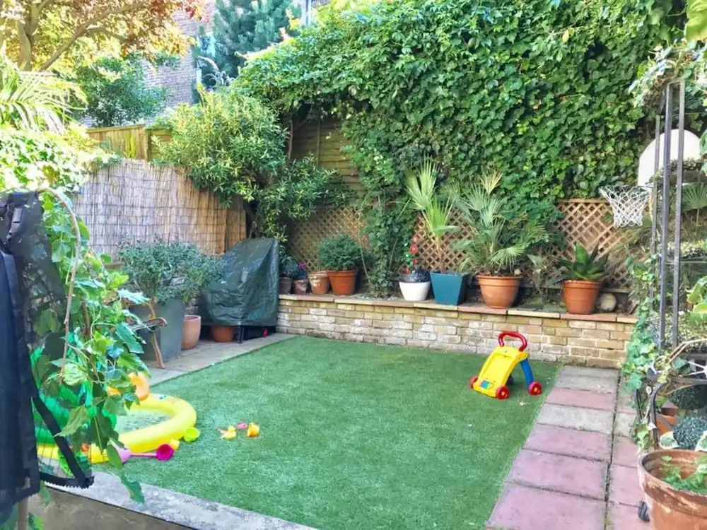 Stylish 2 Bedroom Flat With Large Garden