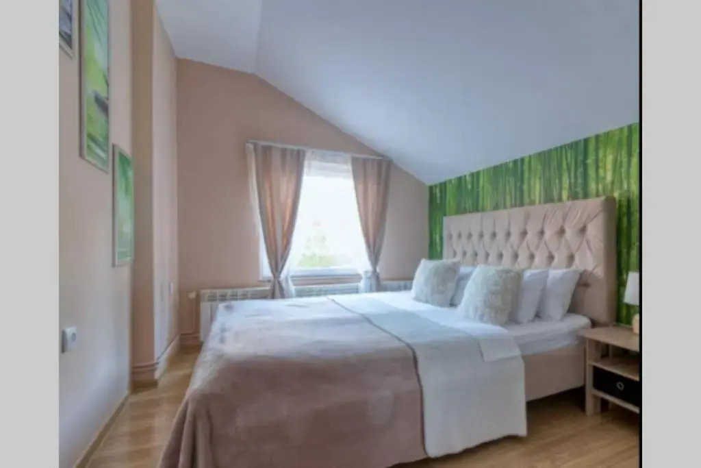Luxury Riverside Villa with Private Pool, Sauna and BBQ, 12 Guests