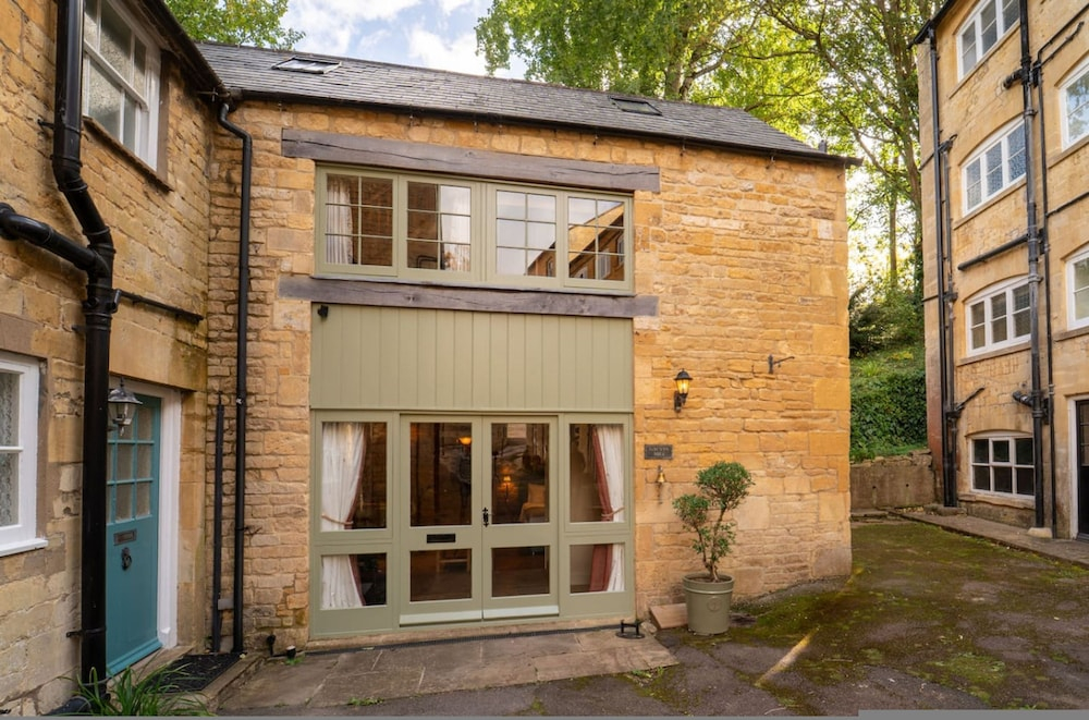 The Millstream 3 Bedroom in the Cotswolds