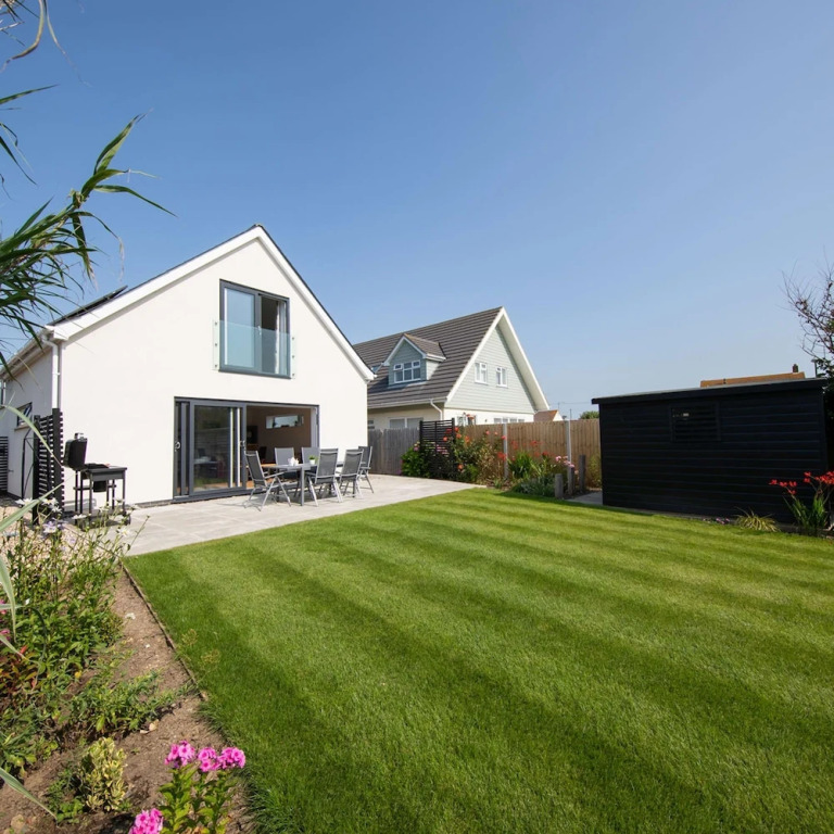 3BR Stylish Home Sea View Walk to East Wittering