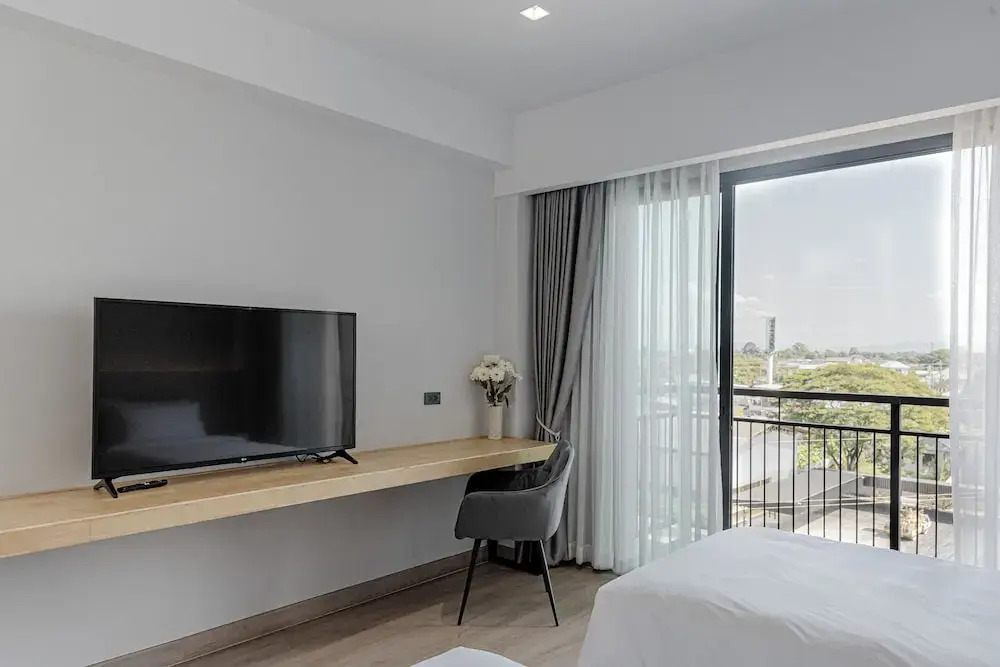 The Horizon Groove Hotel