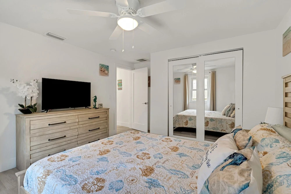 Paradise Beach House 3 Bedroom Home by Redawning