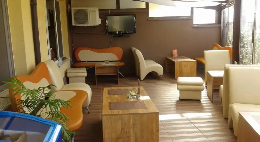 Хотел ЮГ / Guest House Yug
