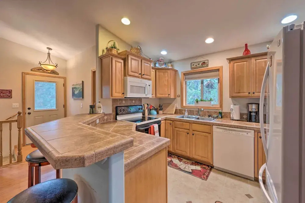 Rustic Mccall Cabin w/ Private Hot Tub & Deck!