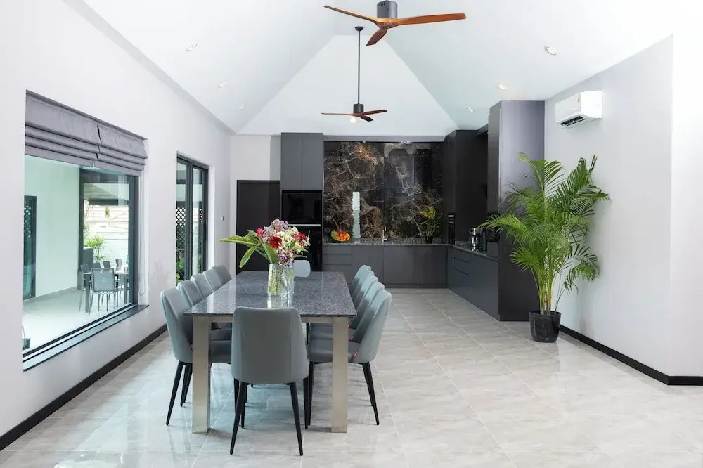 Villa Waree minutes from the city and beach