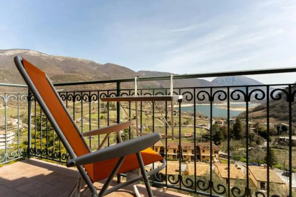 CASA CON TERRAZZI - 6posti 2stanze 2bagni - LAKEHOLIDAY IT