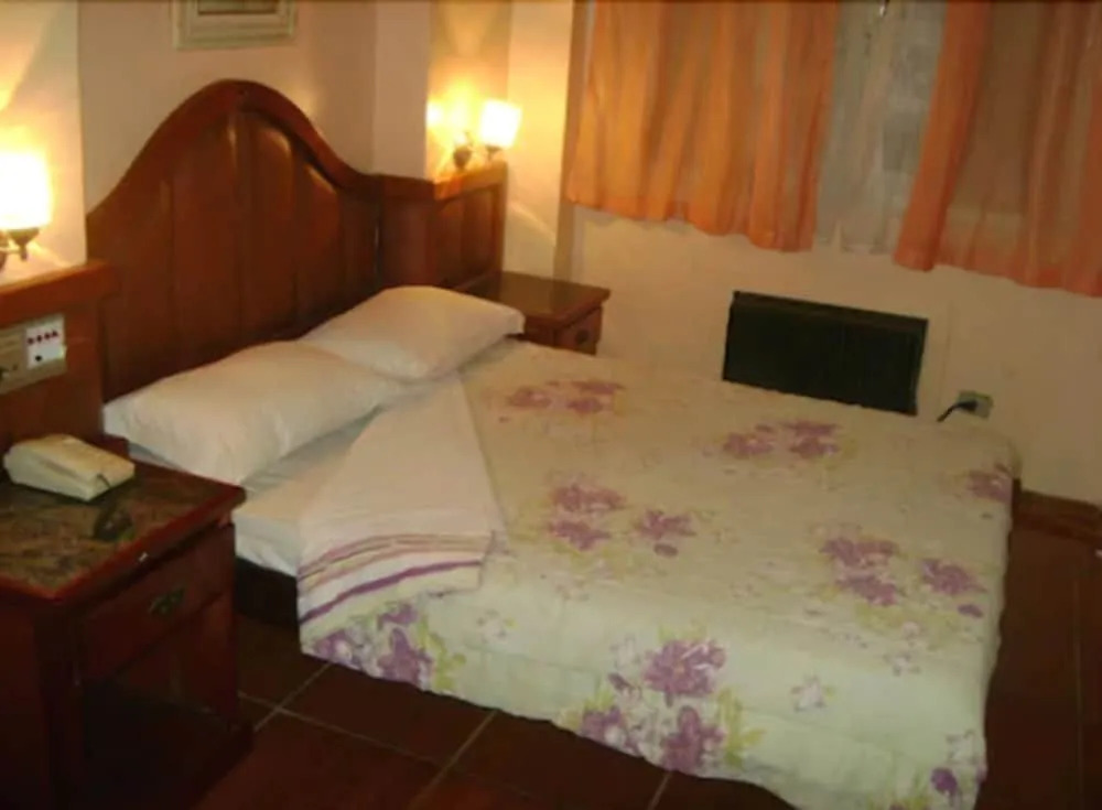 Reinales Plaza Hotel
