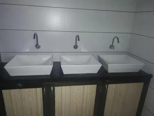 Airport Hostel 13