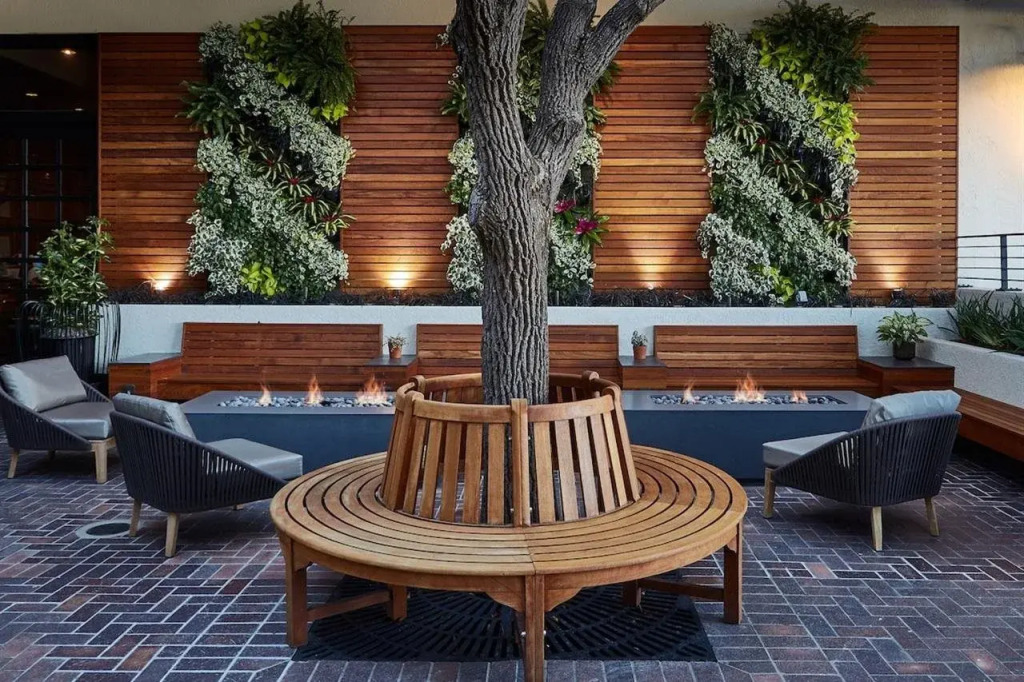 Portola Hotel & Spa