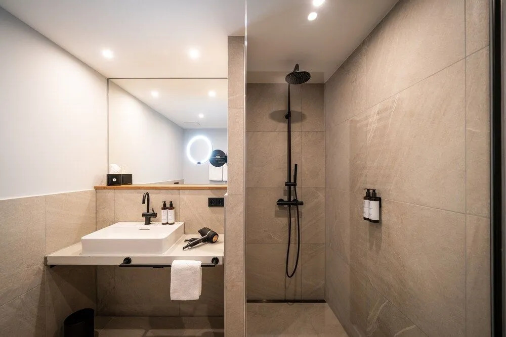 Black F Tower - Serviced Apartments