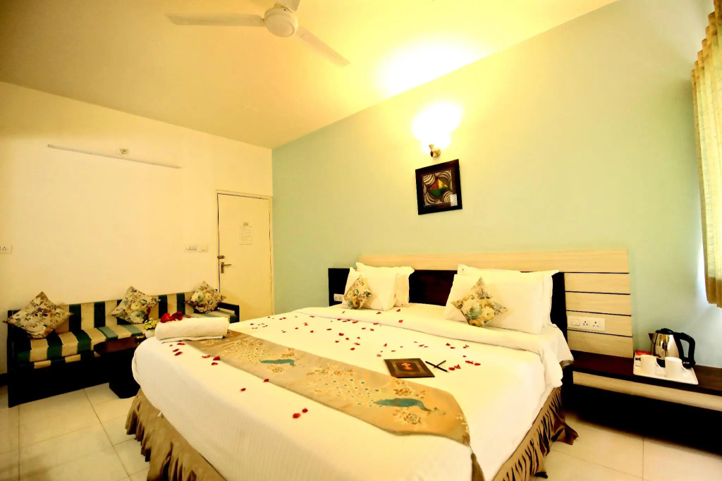 Ashish Palace - A City Centre Hotel