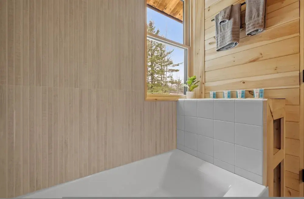 Ski Cabin w Hot Tub Gas Fireplace Near Cranmore