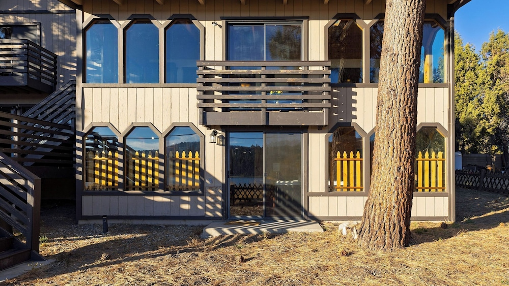Viewtopia by Avantstay Lakefront Views + Hot Tub