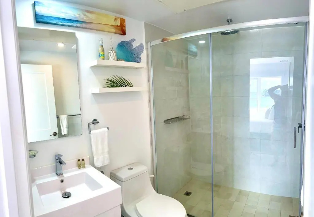 Breathtaking 2 Bedroom Apartment with Harbor View