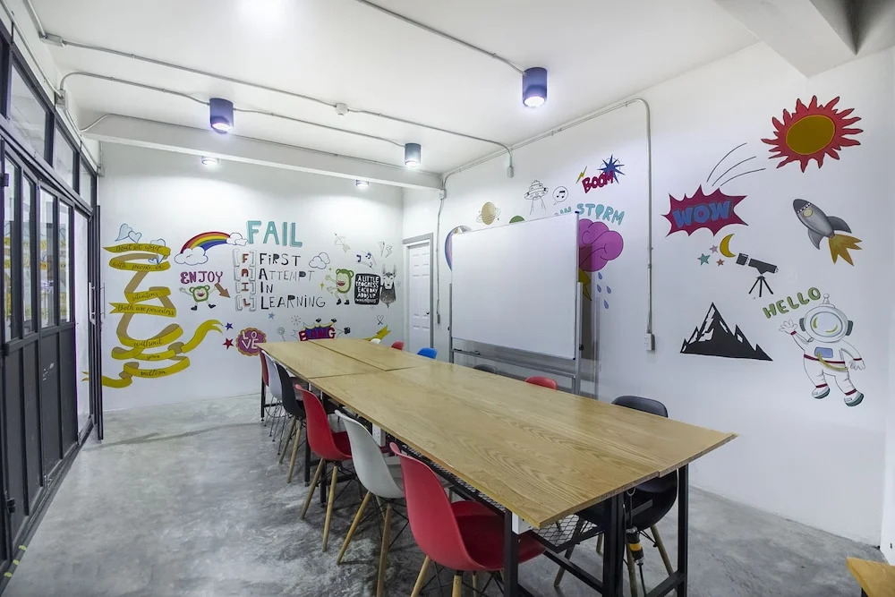 OYO 705 Hostel@seatzstation