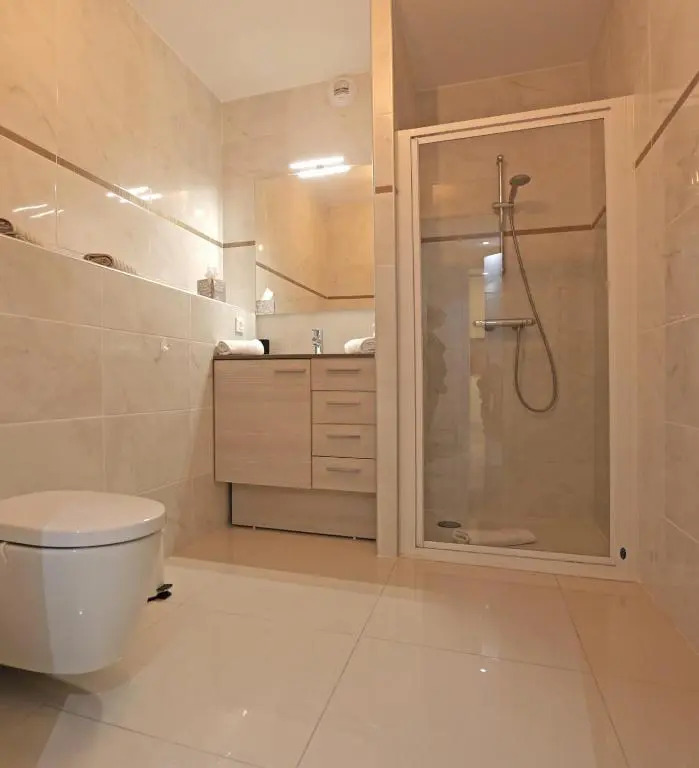 NEW Modern 1BR Apt/Terrace/Parking/Beside Beach