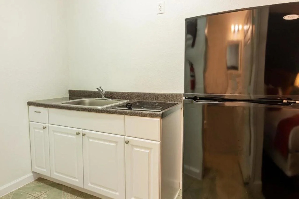 OYO Garden Inn and Suites Pearsall I-35 East