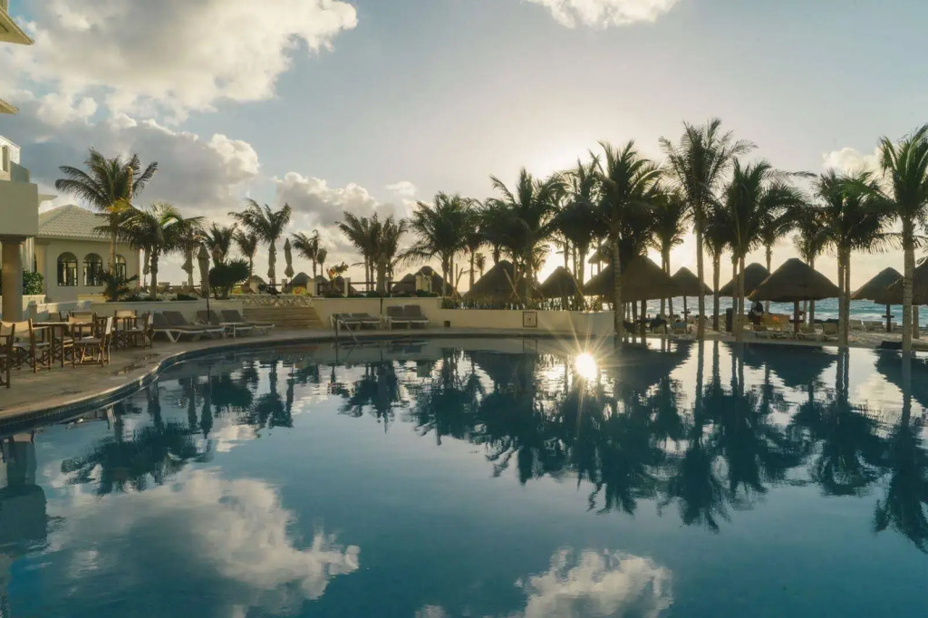 Hotel NYX Cancun