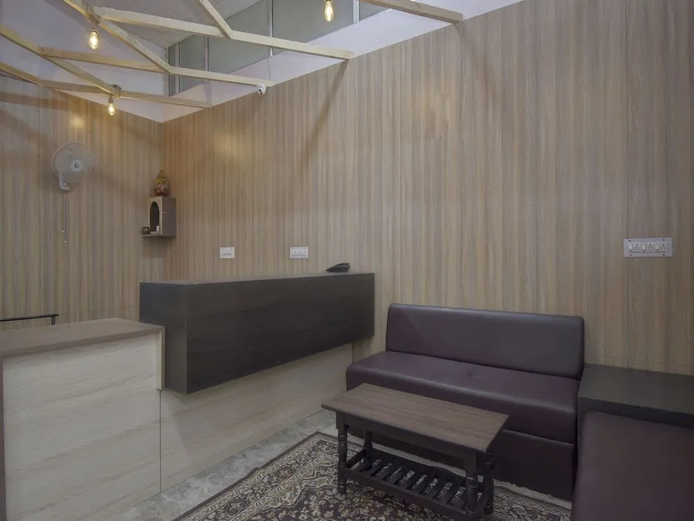 Oyo 43607 Ati They Hotel & Restaurant