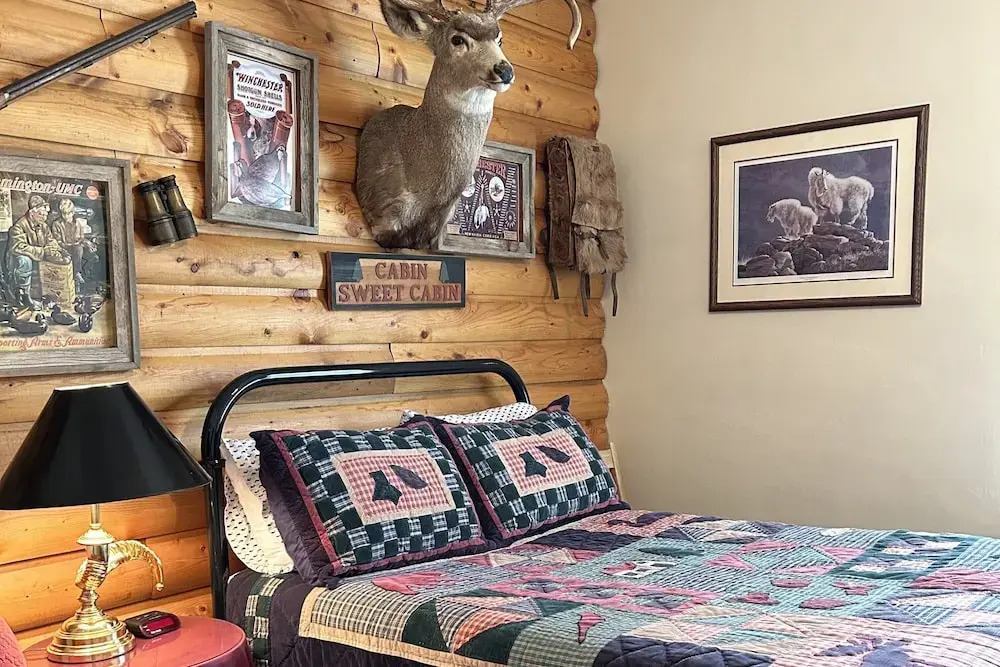 Moores Old Pine Inn