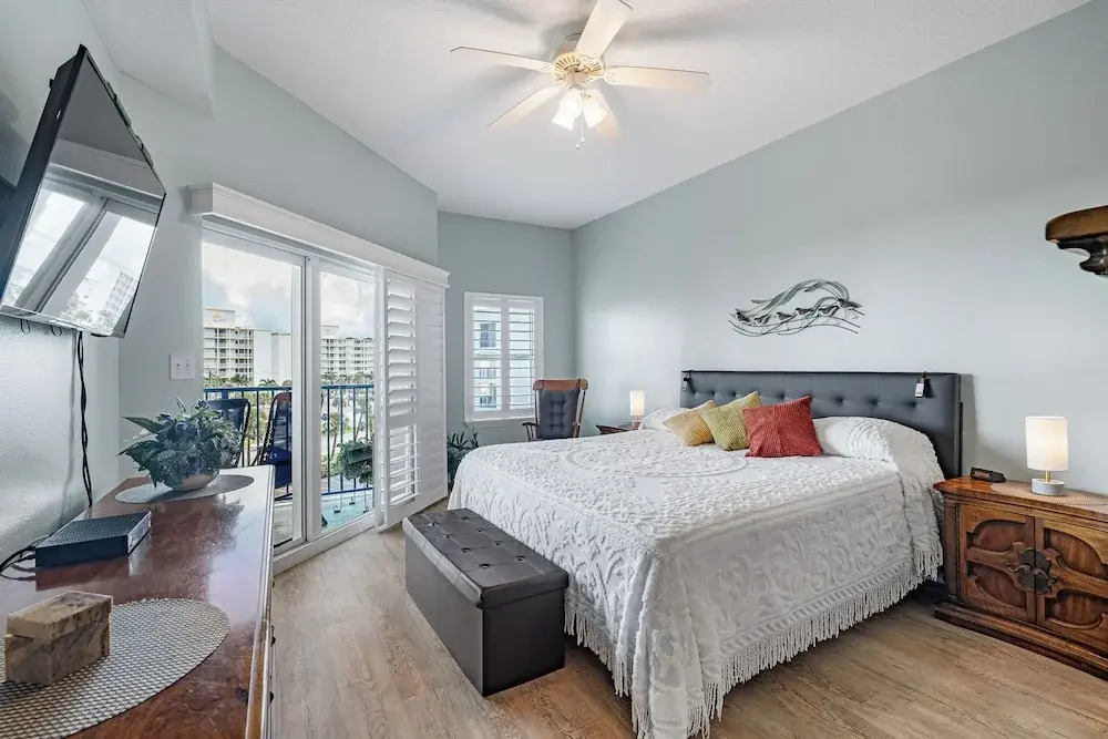 Sunny 3BR Condo Steps to Beach Pool NSB FL