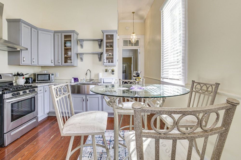 Walk to River & Nola Ferry: Algiers Point Home