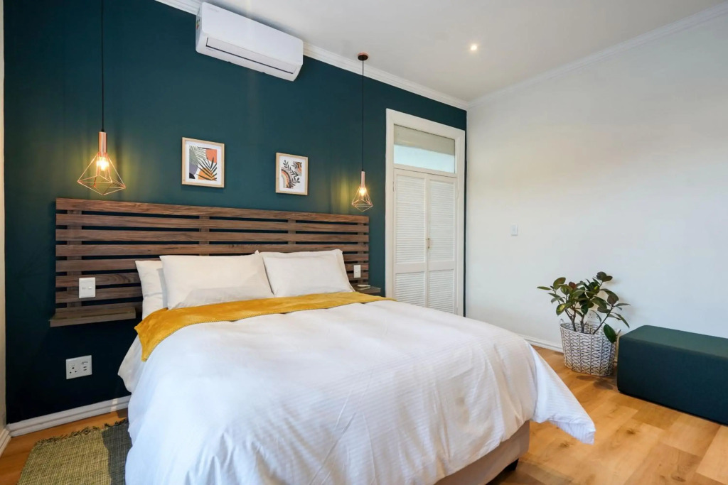 Hampton Collection - Charming 5 Sleeper Apartment with Pool