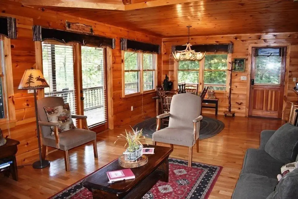 Whitetail Lodge