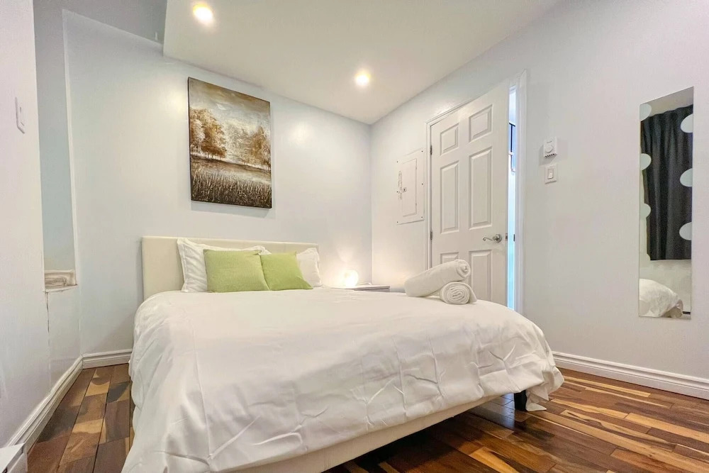 Stylish Townhome Dt Mtl Num01
