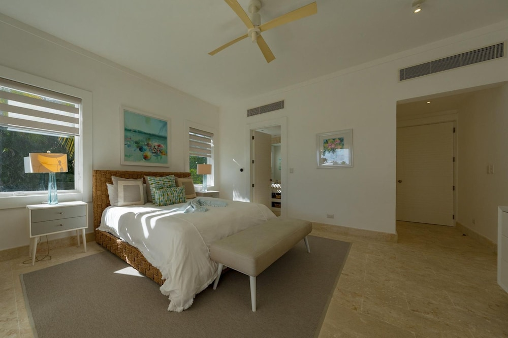 Arrecife 39 - Spacious 5BR Villa Near Beach Golf
