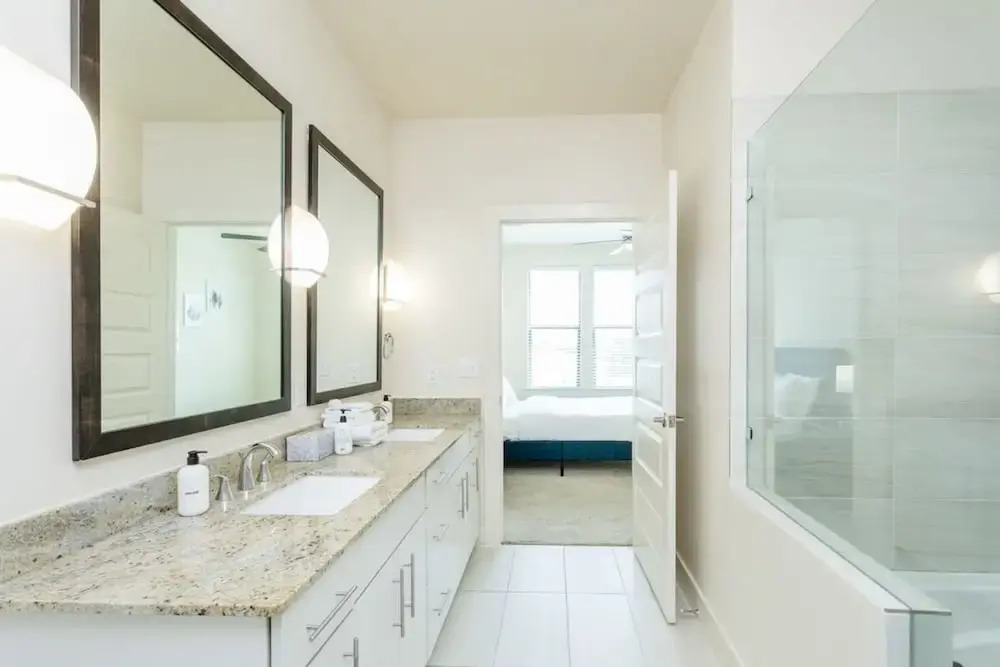 Renew Tanglewood 3-bedroom in Uptown Houston