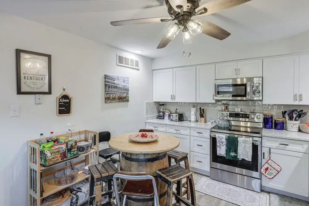 Lovely Lexington Home: 4 Mi to Downtown!