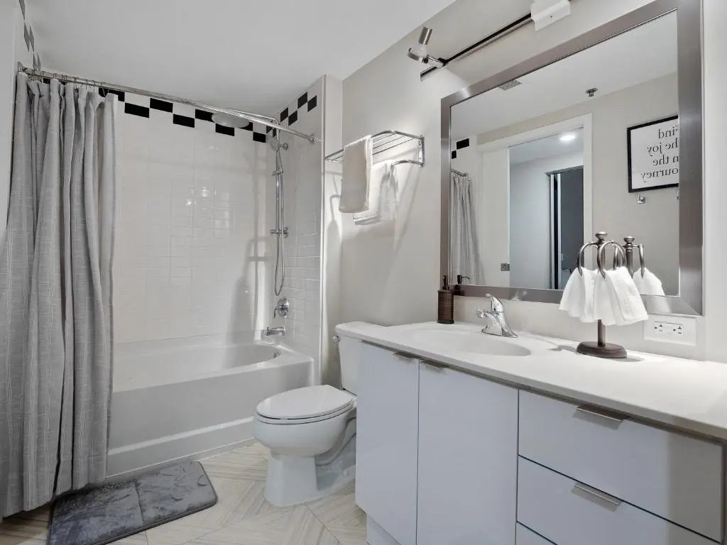 Beautiful Downtown Condo with Amenities Galore 229