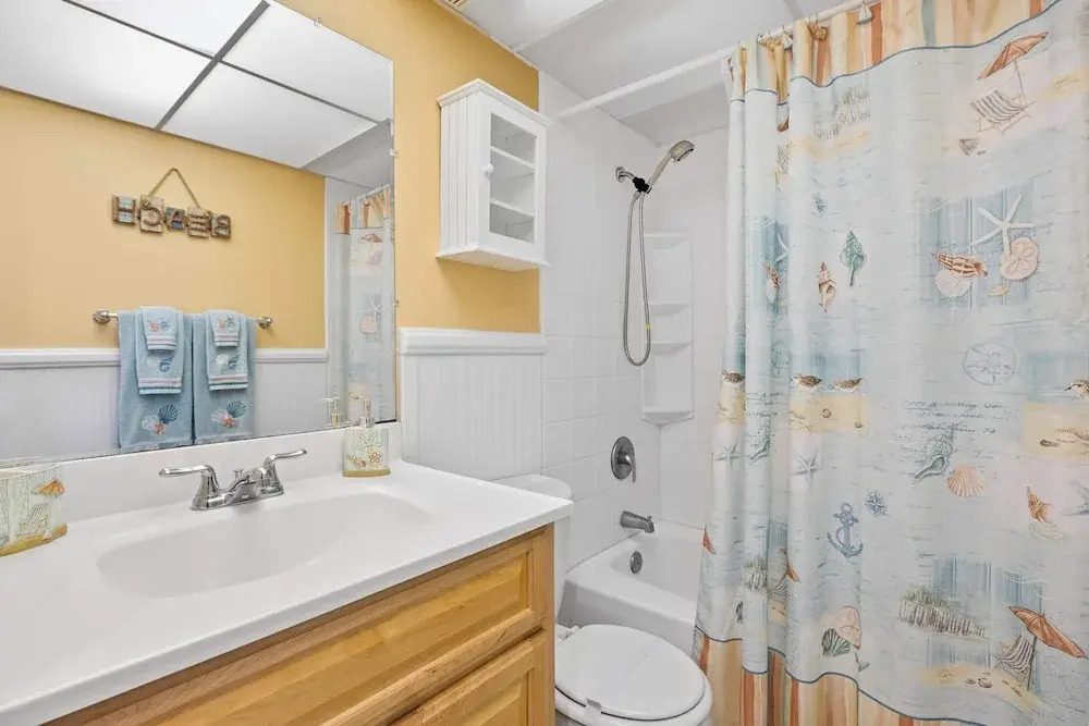 Mariner 1 3M Oceanfront 2BR Condo, Balcony Views & Modern Comfort