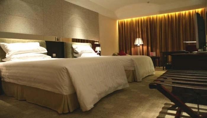 Beijing Xixi Friendship Hotel is located on Xidan Commercial Street and close to Tiananmen Square and the Forbidden City