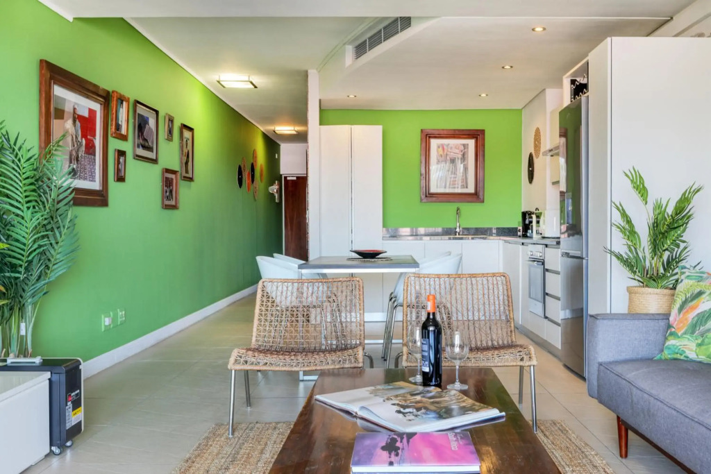 Authentic Cape Town Apartment near the Silo District