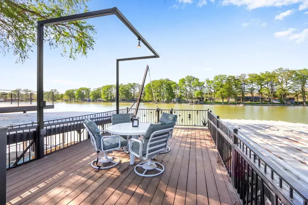 Beautiful and Relaxing Lakefront Getaway