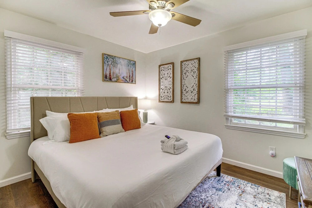 Garden City Home w/ Screened Porch: Near Savannah!