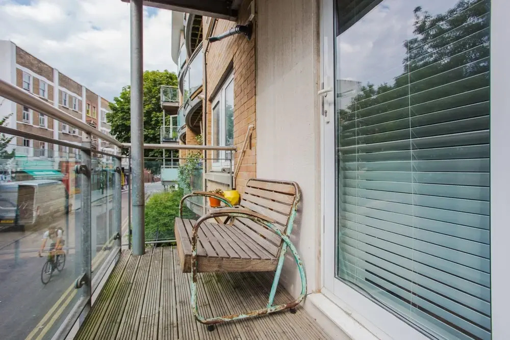 Warm 1 Bedroom Apartment with Balcony
